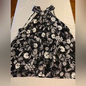 This is a cute summer sleeveless blouse.